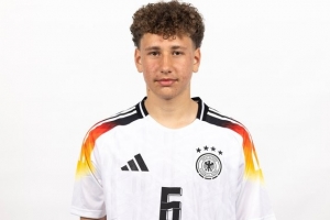 美式橄榄球投注-德媒：拜仁签下德国U15国脚齐格拉尔，合同期限至2028年