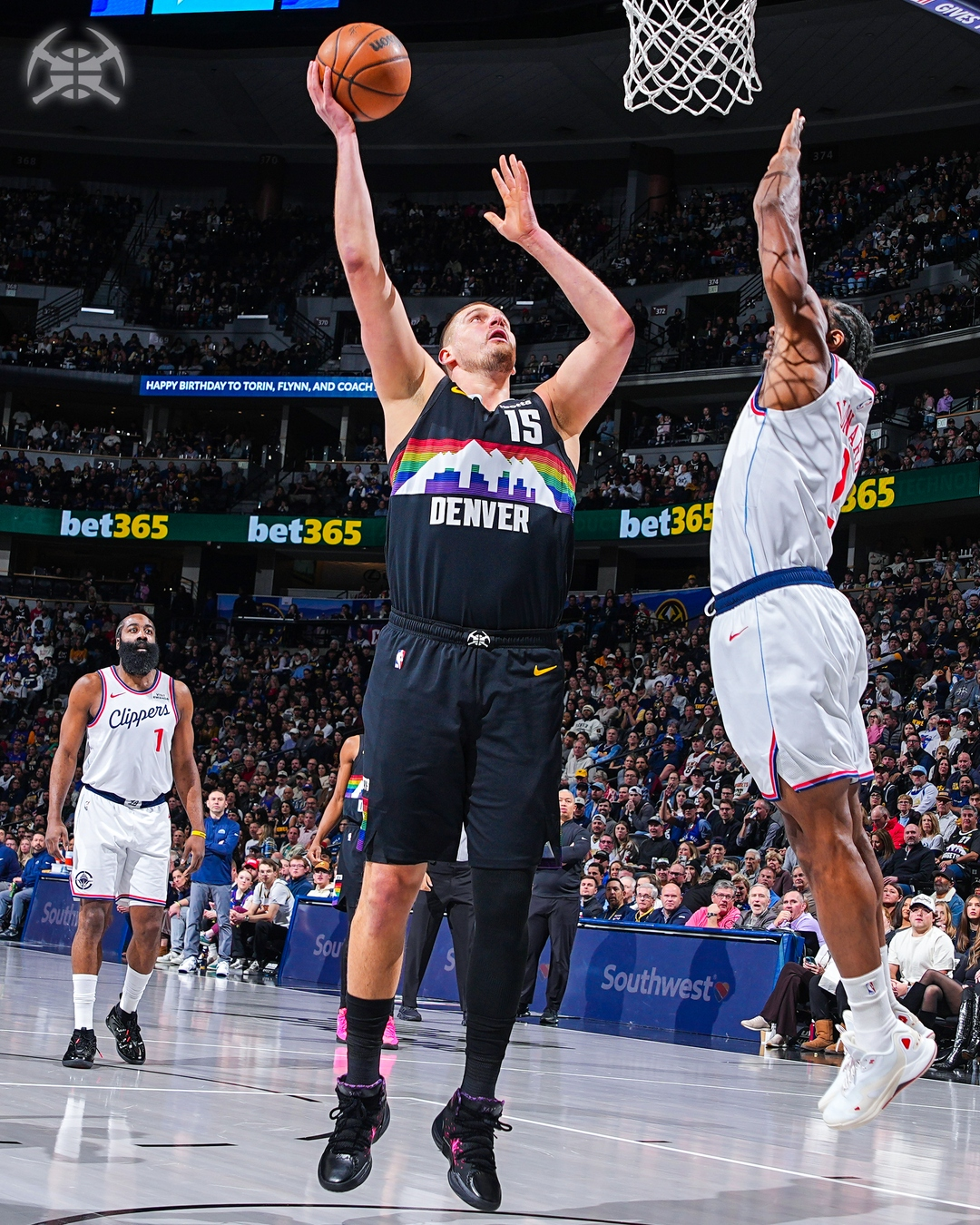 赛程安排-约基奇复出31分12板5助攻掘金战胜快船,哈登25分9助攻小卡21分